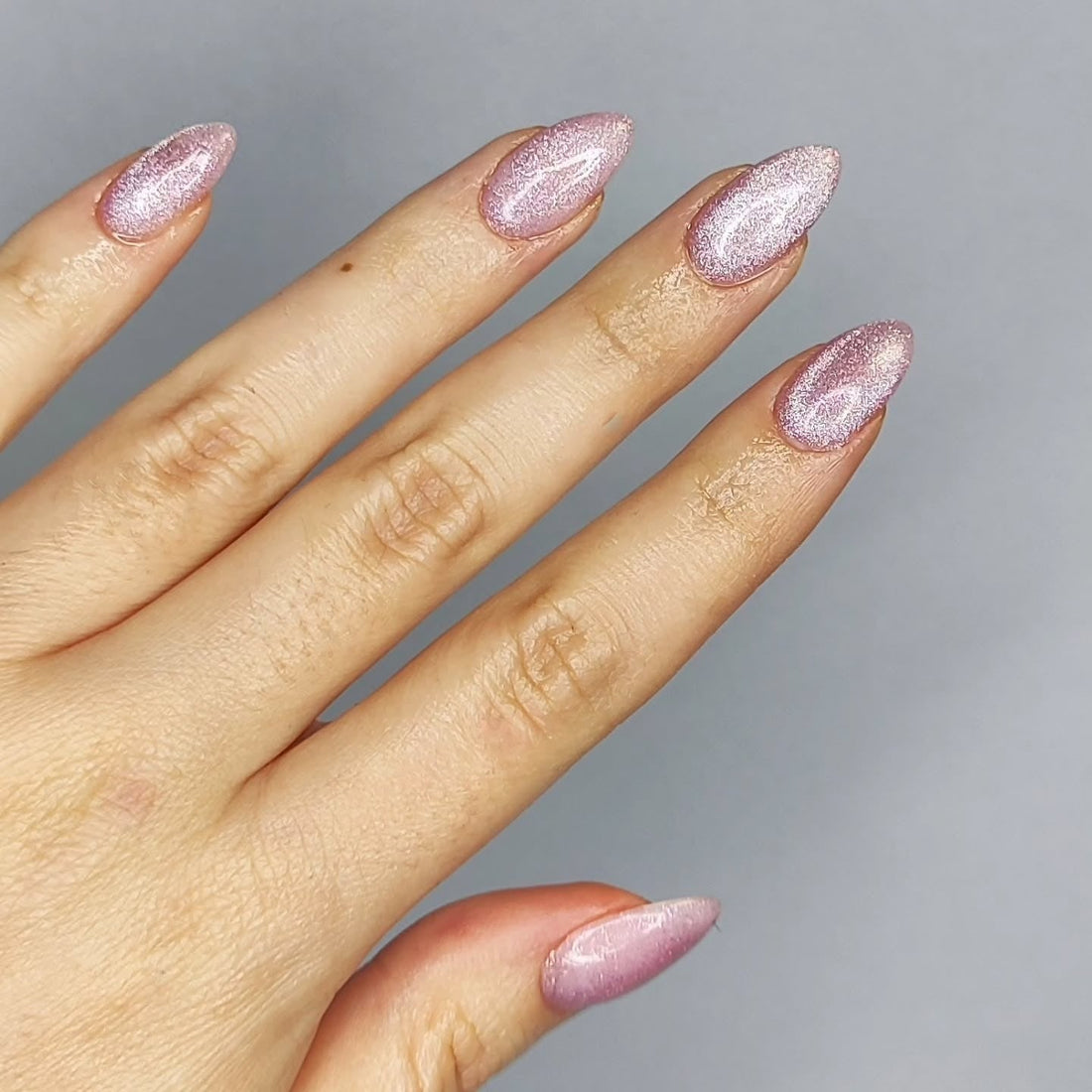 16 Minimal to Bold Edgy Almond Nail Ideas