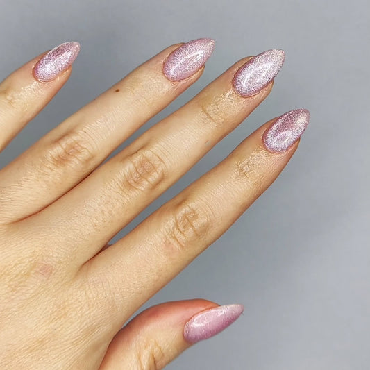 16 Minimal to Bold Edgy Almond Nail Ideas