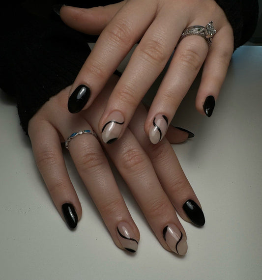 15 Simple Black Nail Ideas to Keep You Polished
