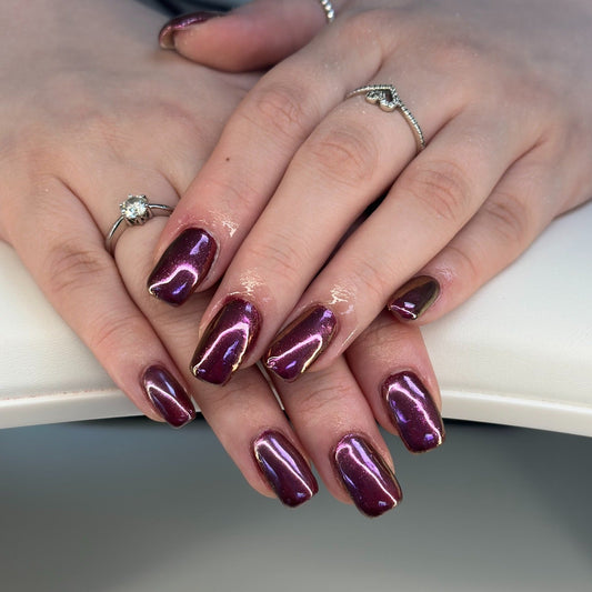 17 Shiny Nail Ideas That Glow
