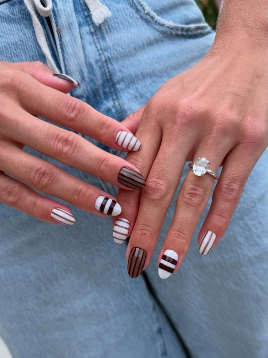 16 Elegant Simple Fall Nail Ideas for 2026