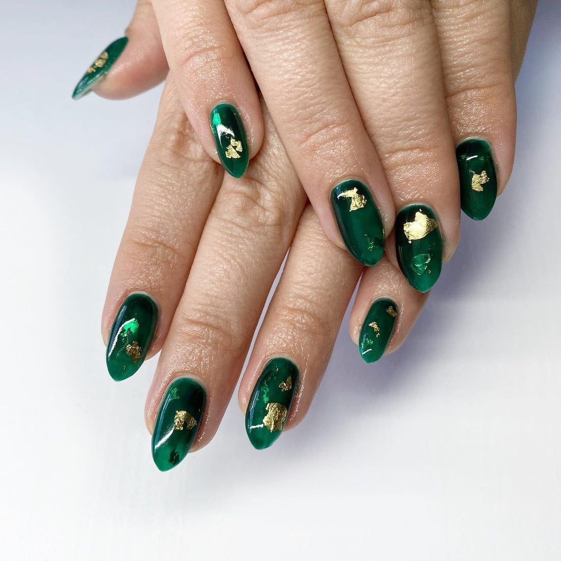 17 Emerald Green Nail Ideas That Bring the Drama