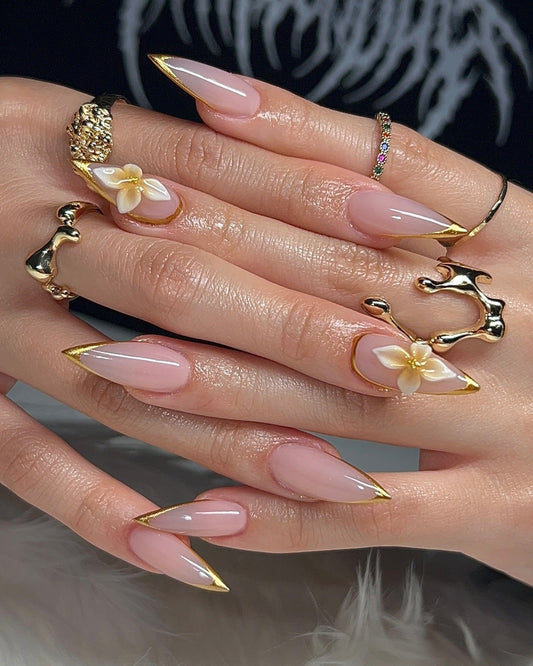 15 Luxe Stiletto Nail Ideas That Keep It Cool