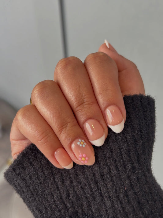 17 Simple Floral Nail Ideas for Chic Nails