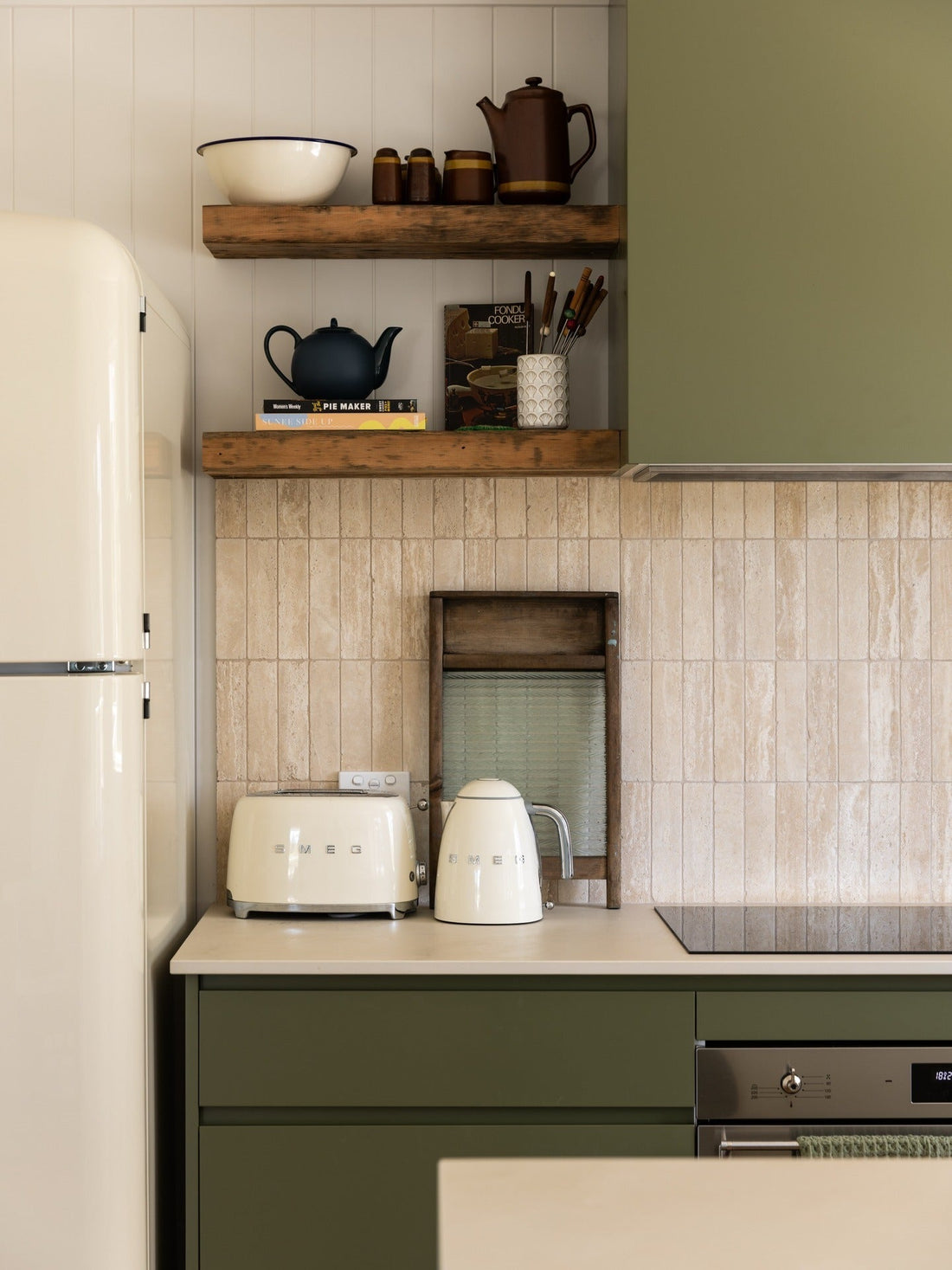15 Classic Green And Wood Kitchen Ideas