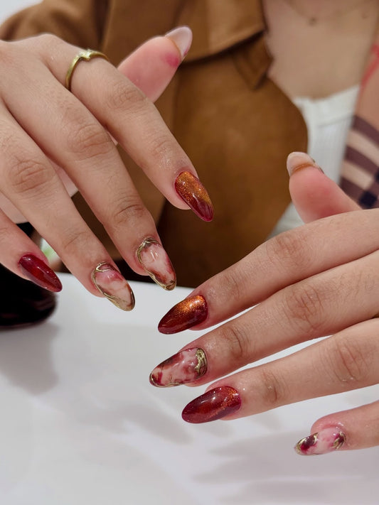 18 Stunning Gold Foil Nails for Every Season