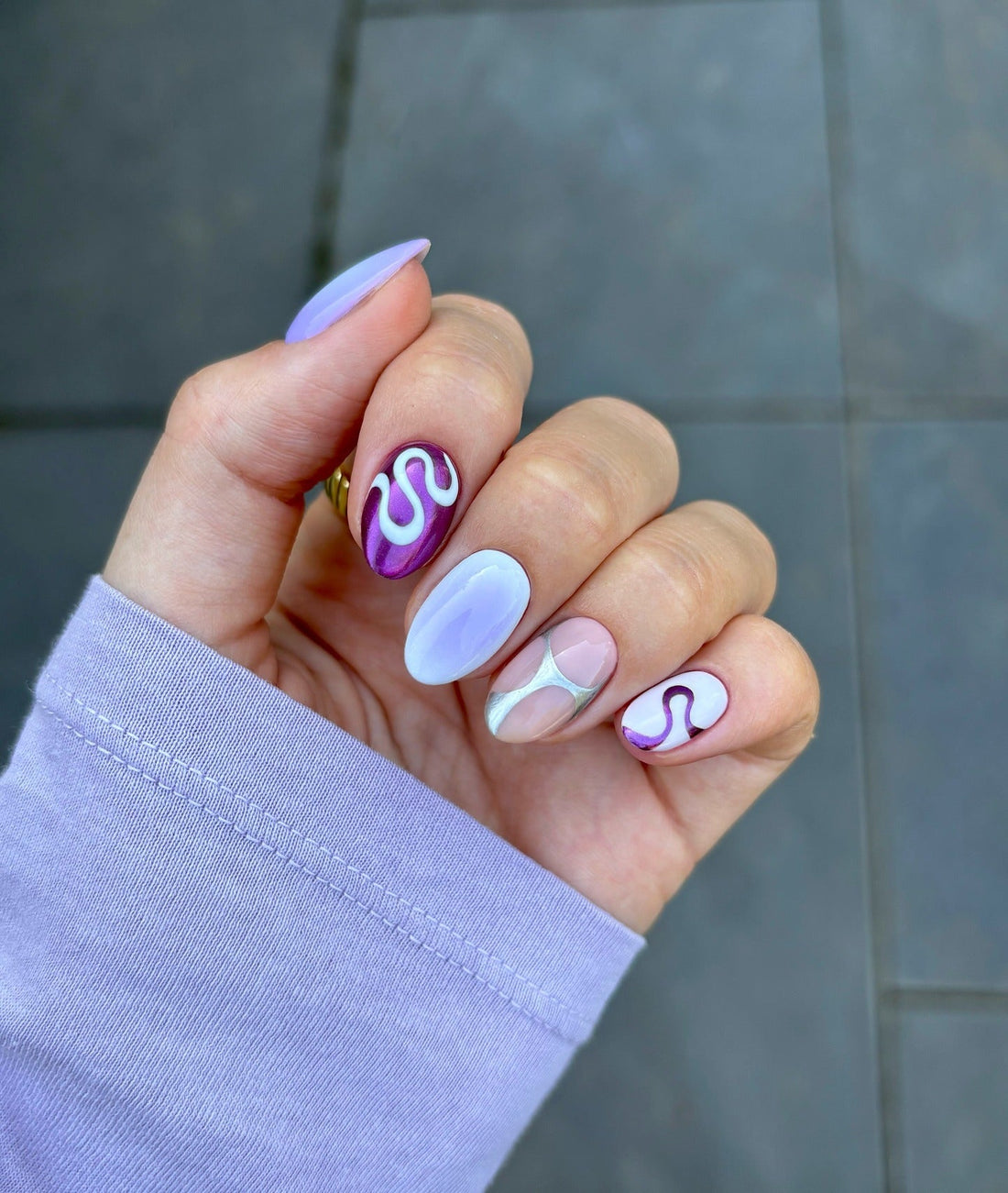 19 Colorful Squiggly Nail Ideas for Fun Vibes