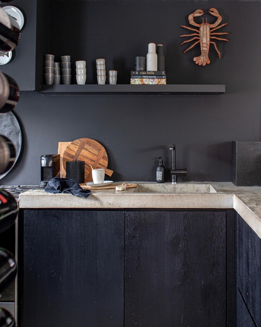 17 Timeless Gray And Black Kitchen Decor Inspiration