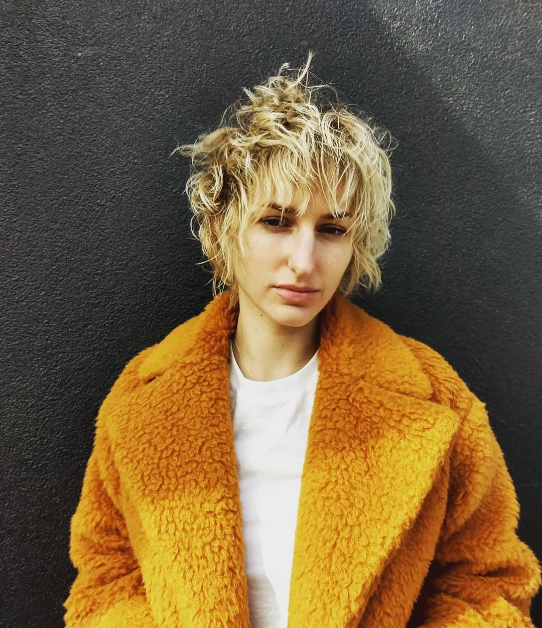 16 Flattering Short Messy Haircuts For Women in 2026