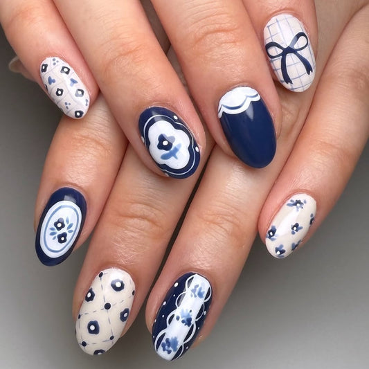 16 Stunning Blue And White Nail Ideas for Everyday Wear