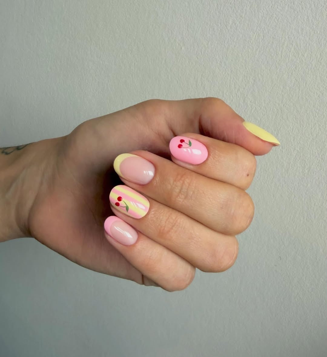 16 Must-Try Summer Oval Nails 2026