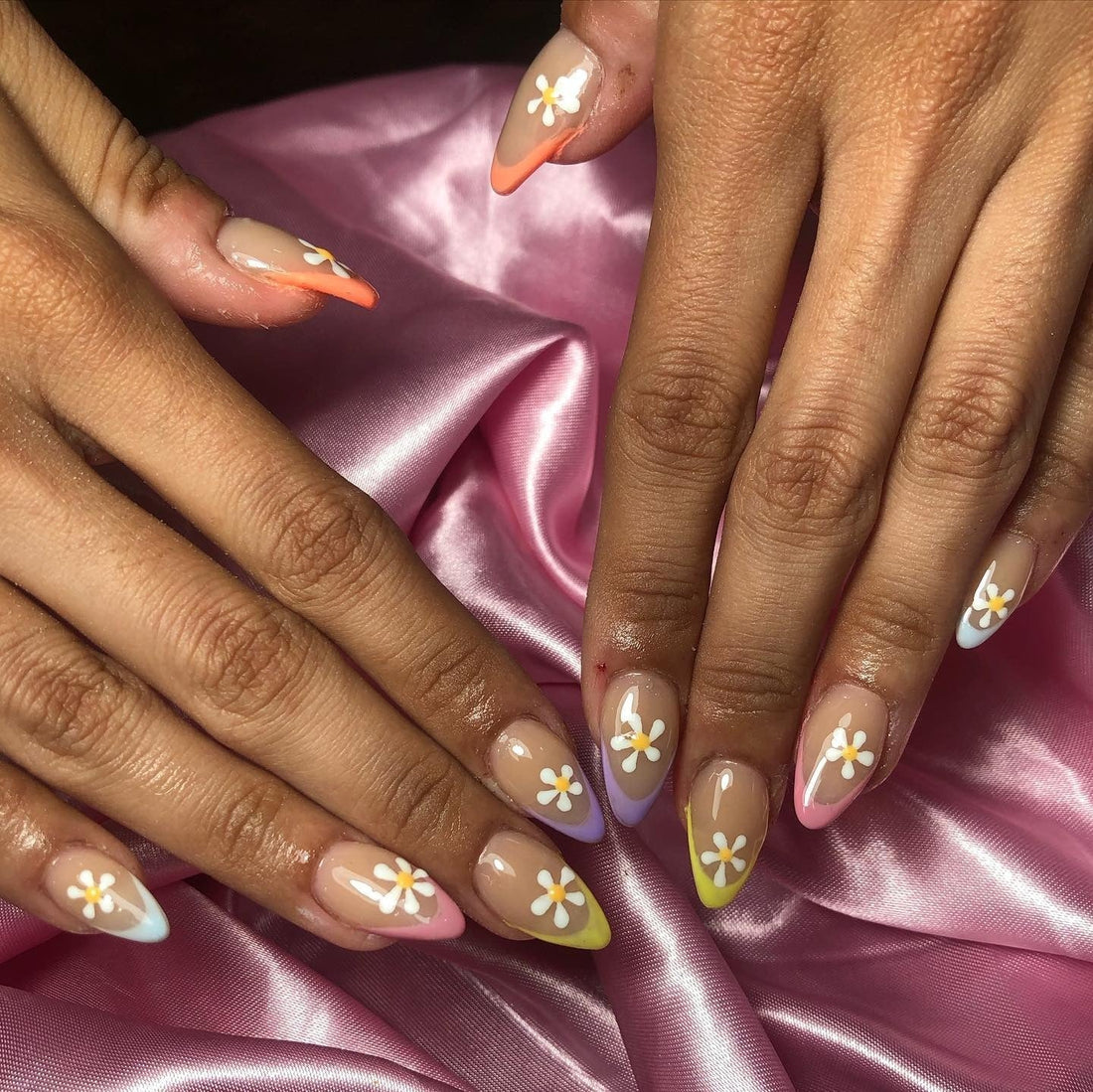 16 Simple French Tip Flower Nail Looks