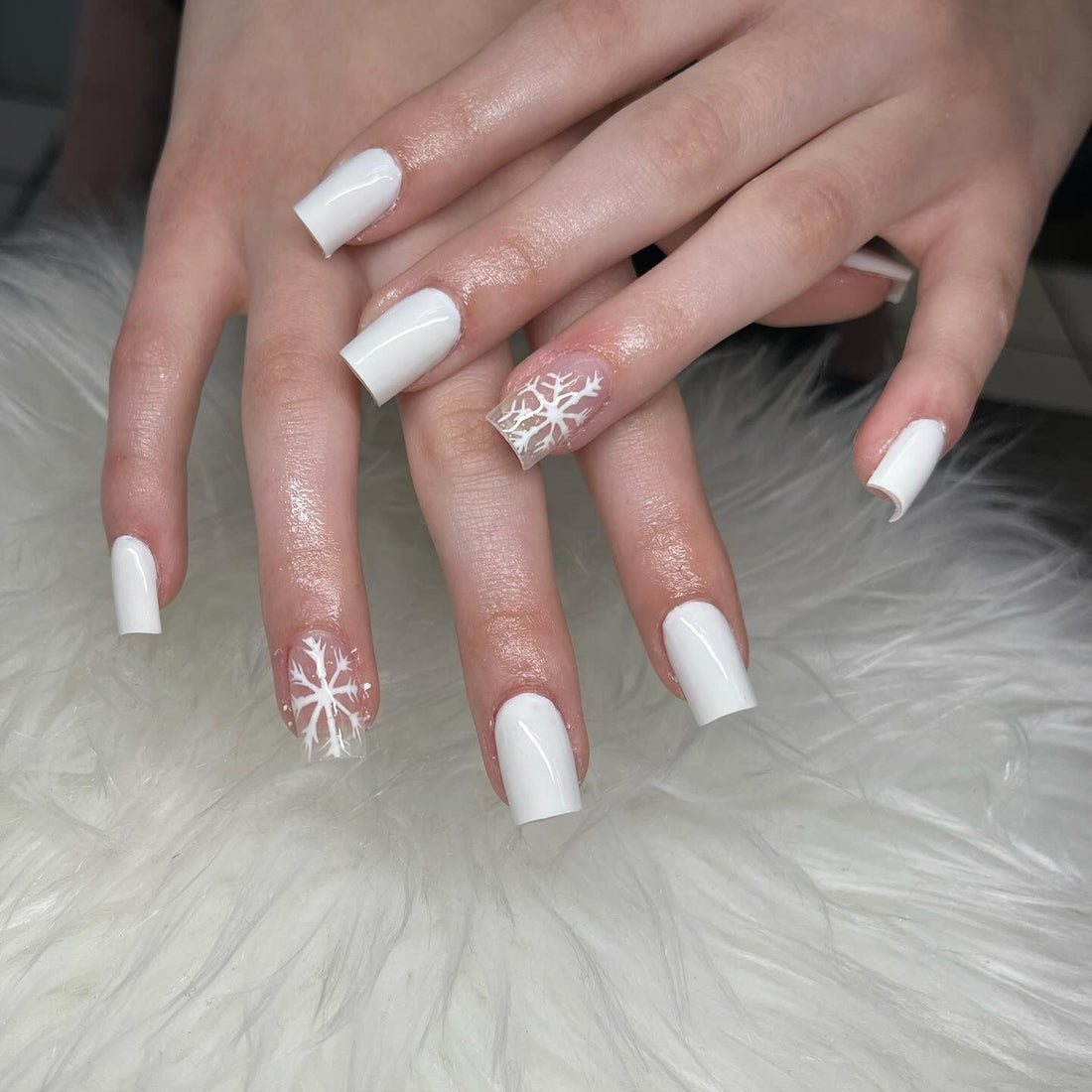 16 Stunning Simple Winter Nail Ideas 2026