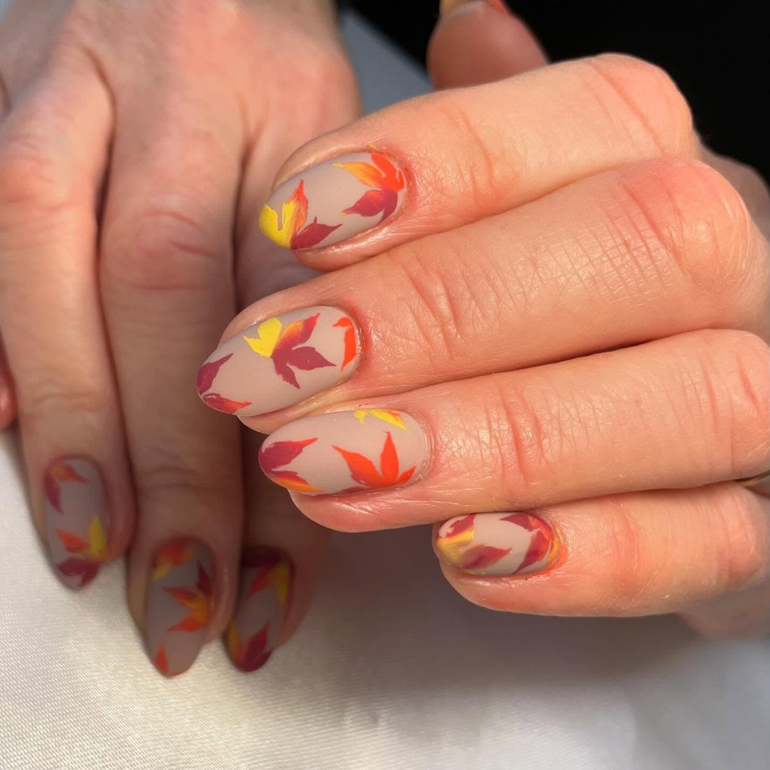 16 Fall Leaf Nail Ideas for Gorgeous Autumn Nails