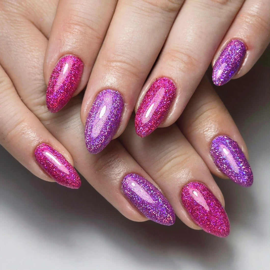 16 Best Simple Sparkly Nail Ideas 2026