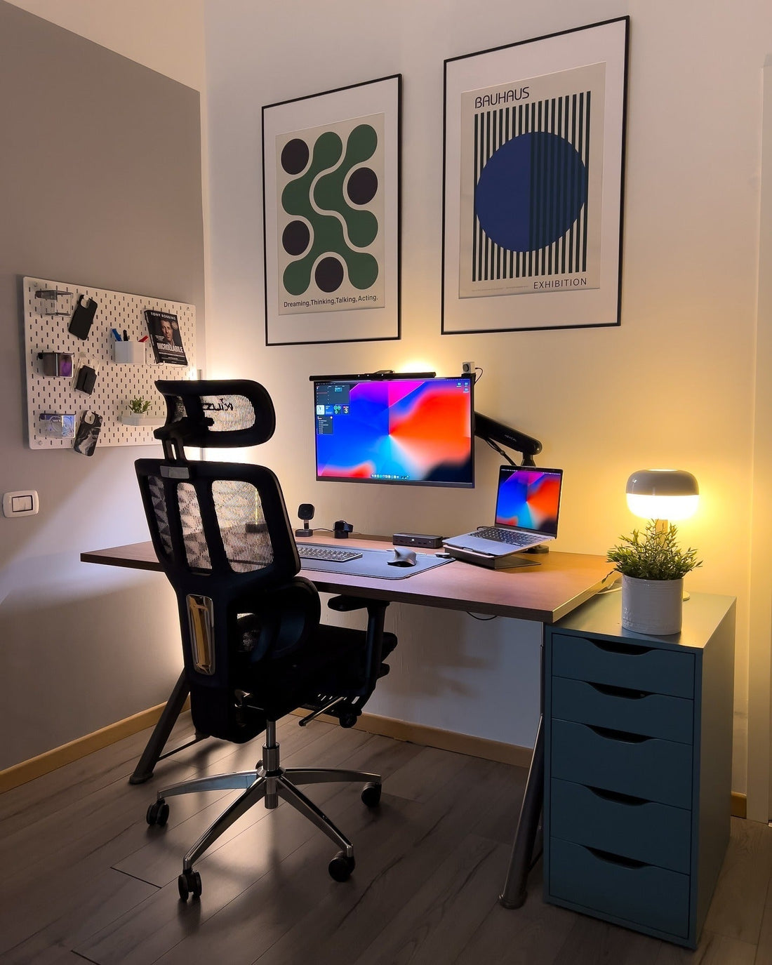 18 Powerful Office Ideas For Men