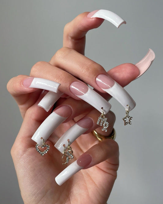 16 Curved Acrylic Nail Ideas That Look Expensive