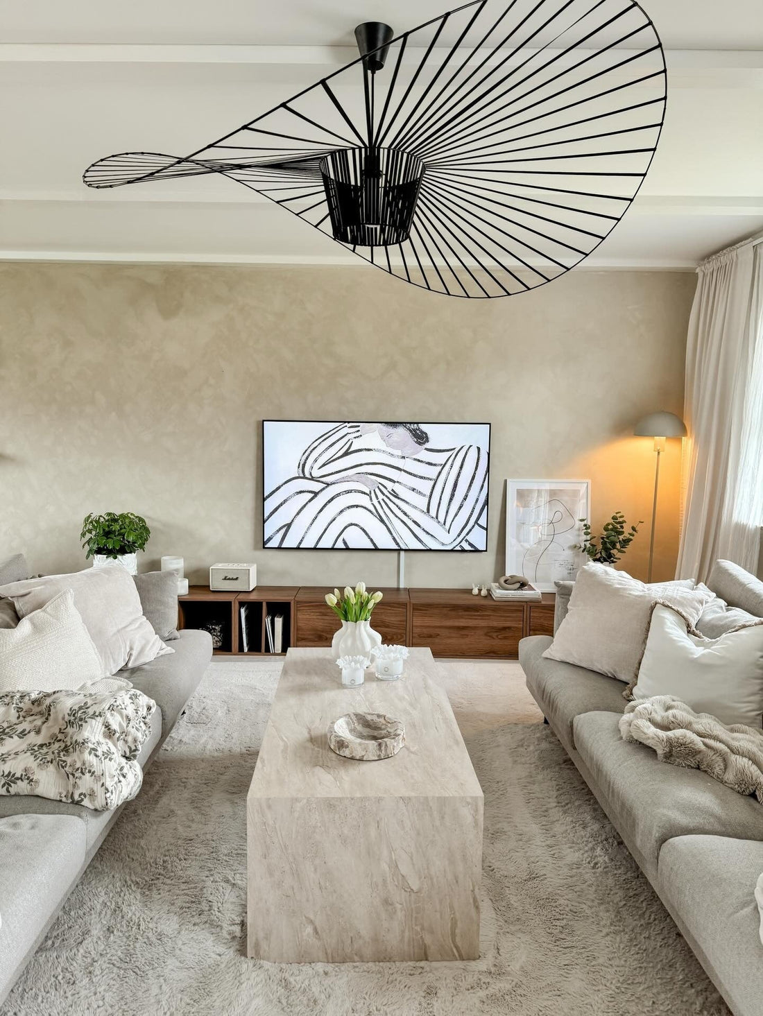 17 Luxury White And Gold Living Room Ideas