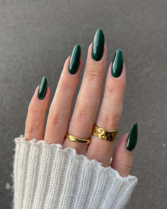 16 Stunning Dark Green Nail Ideas You’ll Want to Try