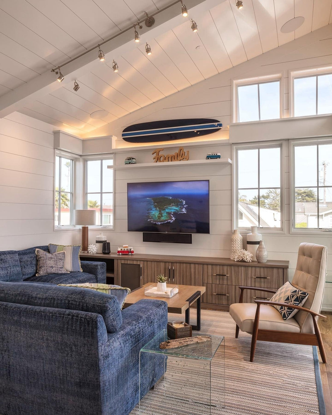 16 Coastal Beach Living Room Ideas That Feel Bright