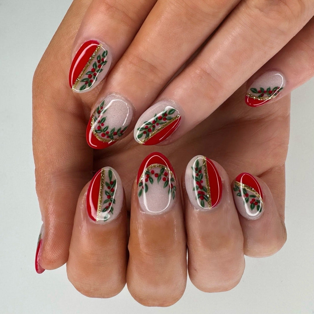 16 December Nail Ideas for Effortless Beauty