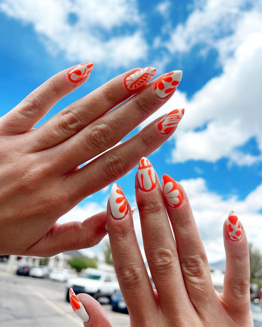 18 Eye-Catching Bright Orange Nail Ideas