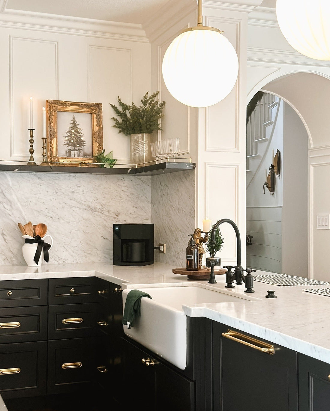 16 Chic Black And White Kitchen Backsplash Ideas