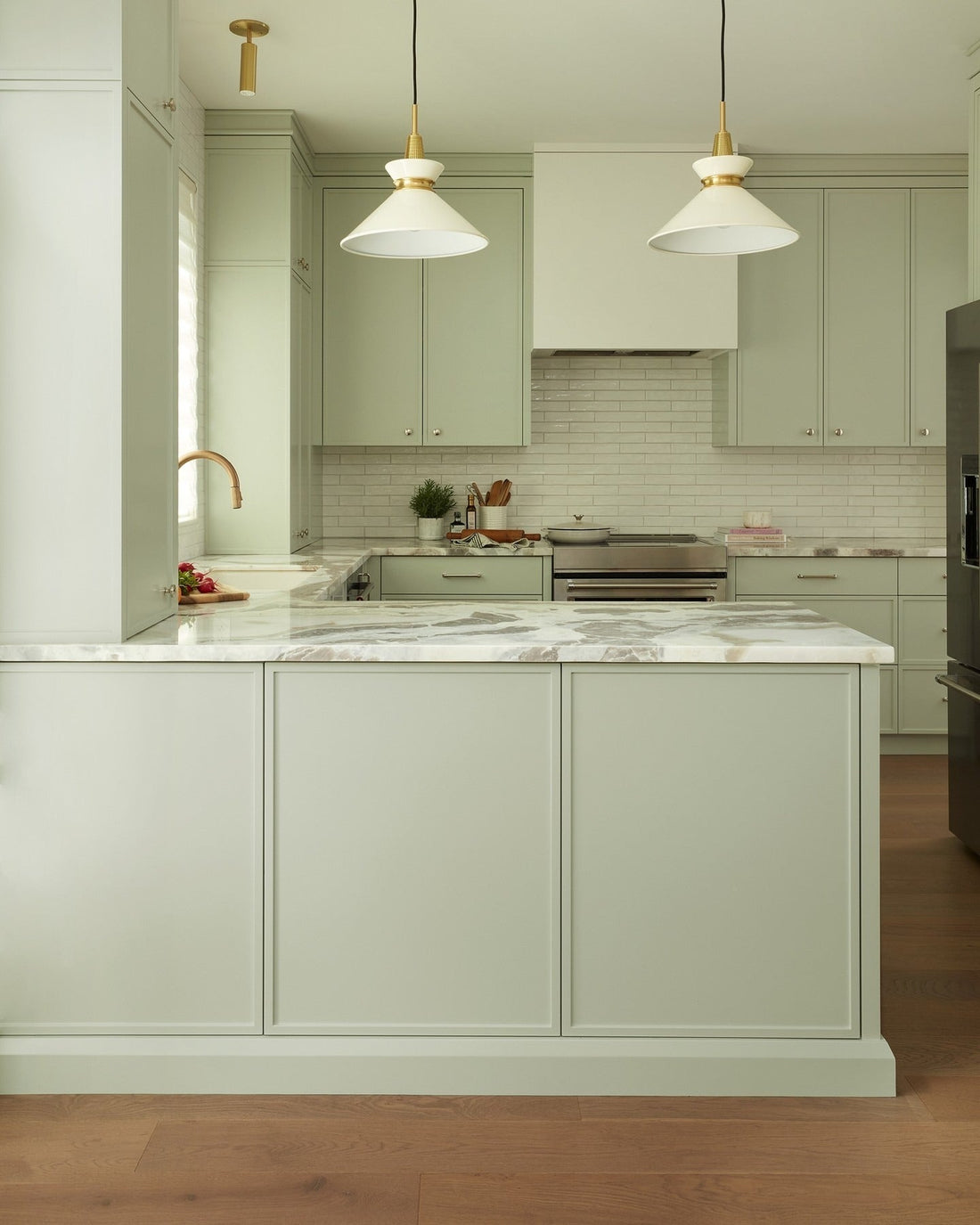 17 Bright Kitchen Ideas for a Clean and Fresh Feel