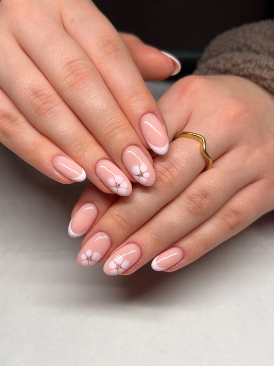 17 Elegant Flower Nail Ideas to Bookmark
