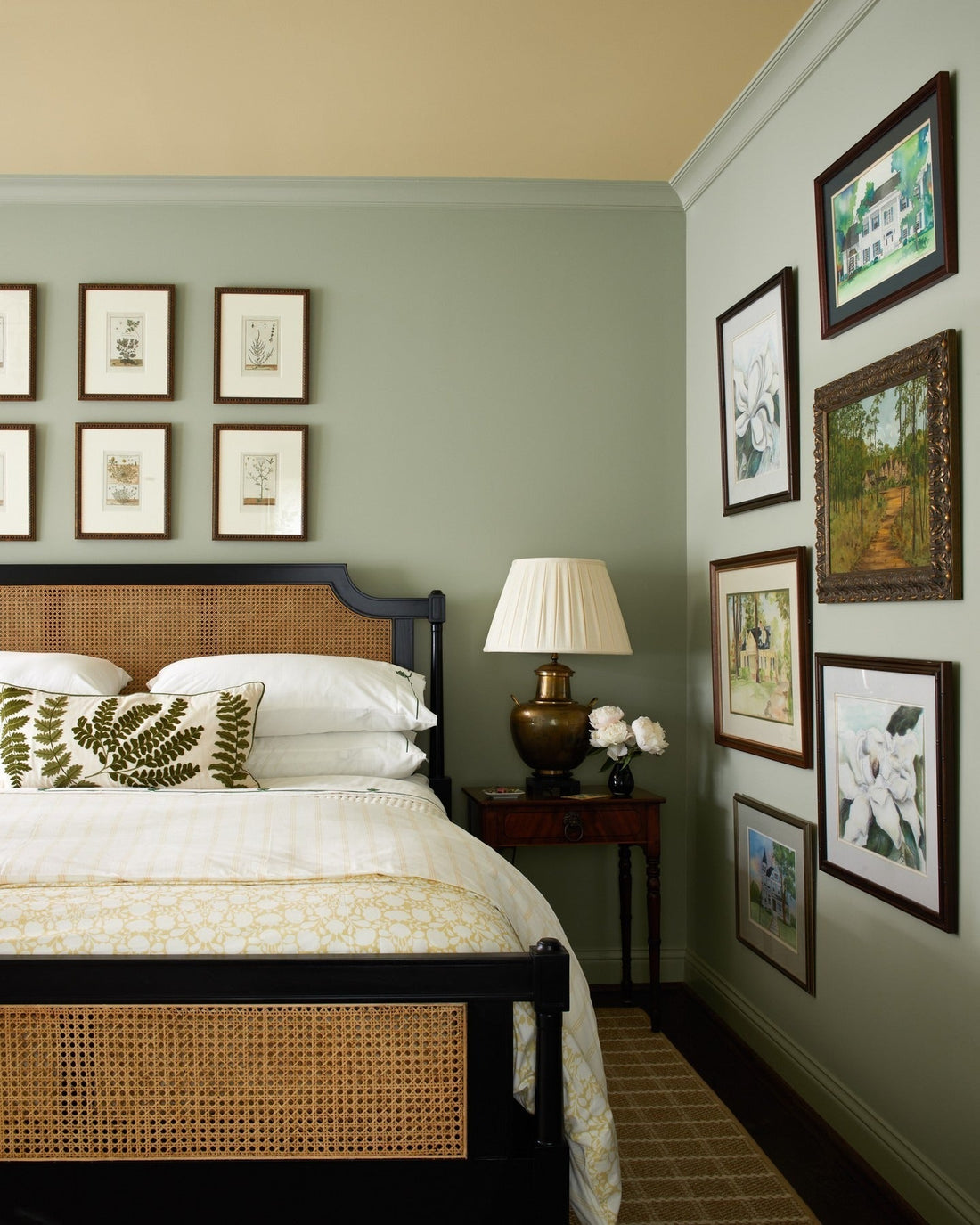 17 Elegant French Country Bedroom Ideas