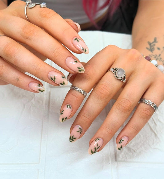 17 Gorgeous Leaves Nail Ideas 2026