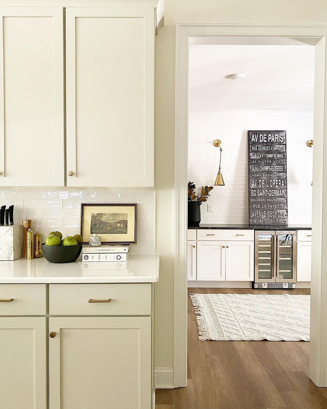 16 Stylish Off White Kitchen Cabinet Ideas