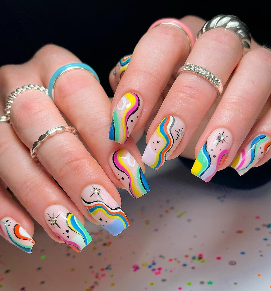 16 Modern Wavy Nail Ideas for a Stylish Look