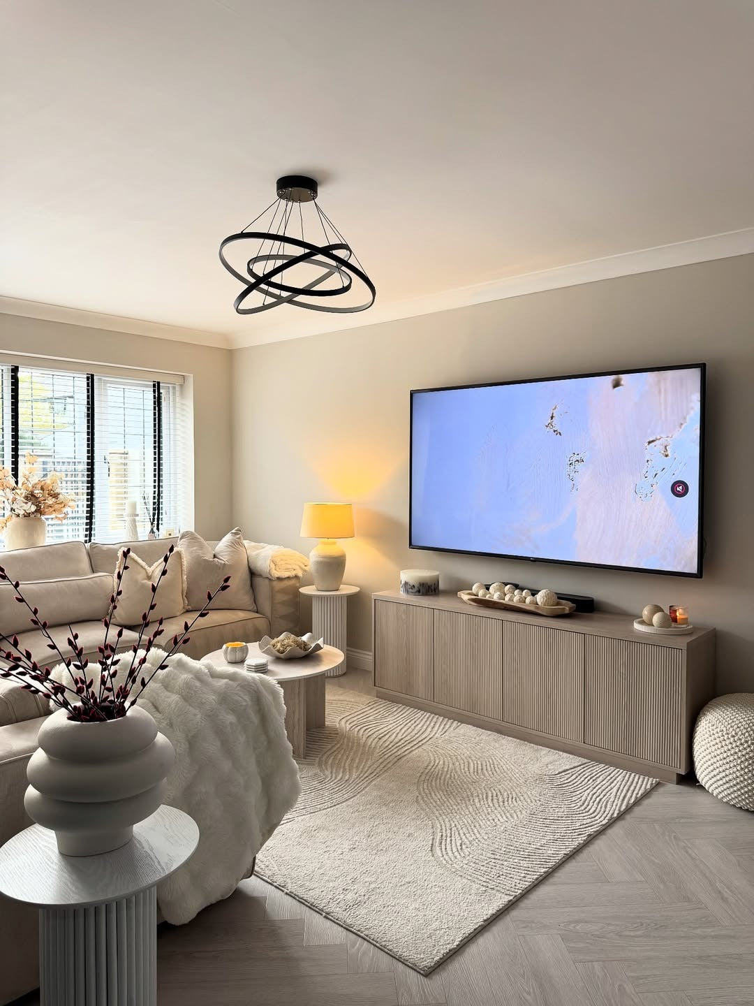 16 Practical Small Living Room Ideas with TV That Work