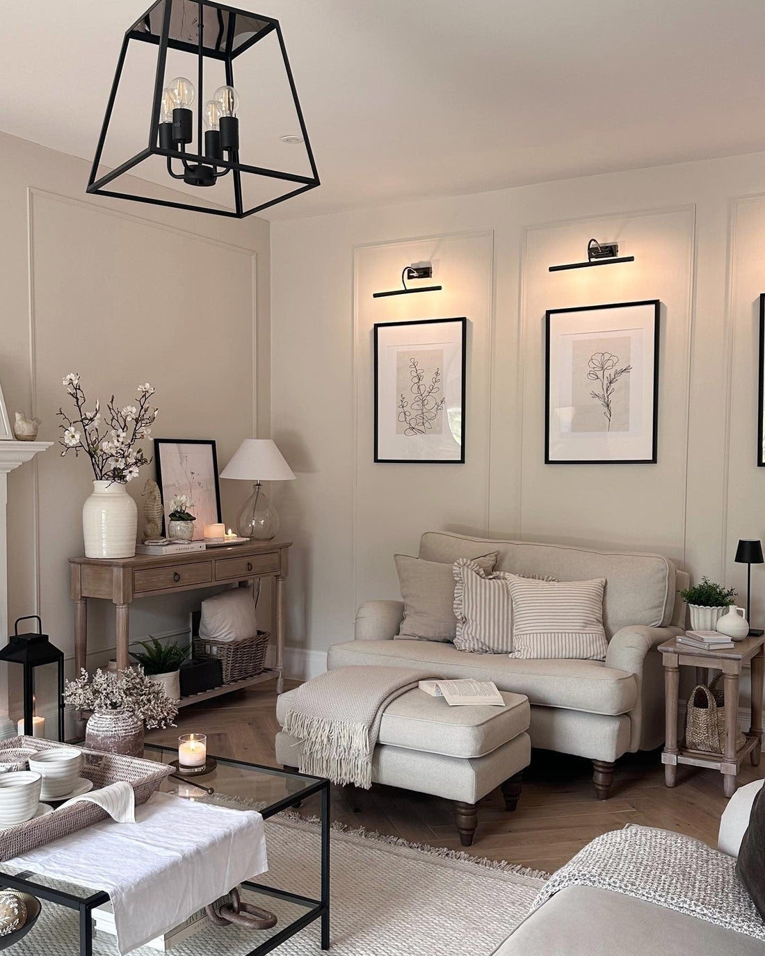 17 Striking Black And Cream Living Room Ideas 2026