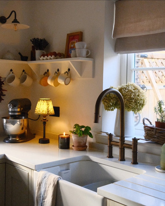 17 Kitchen Lamp Ideas With Classic Touches
