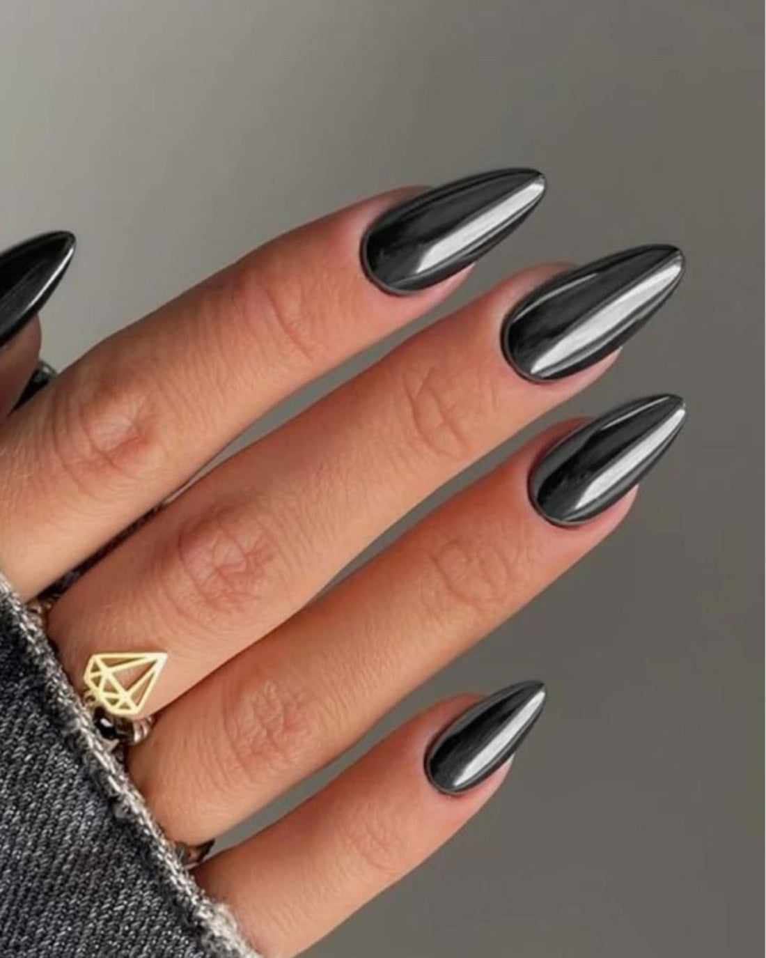 17 Ultimate Black Chrome Nail Ideas