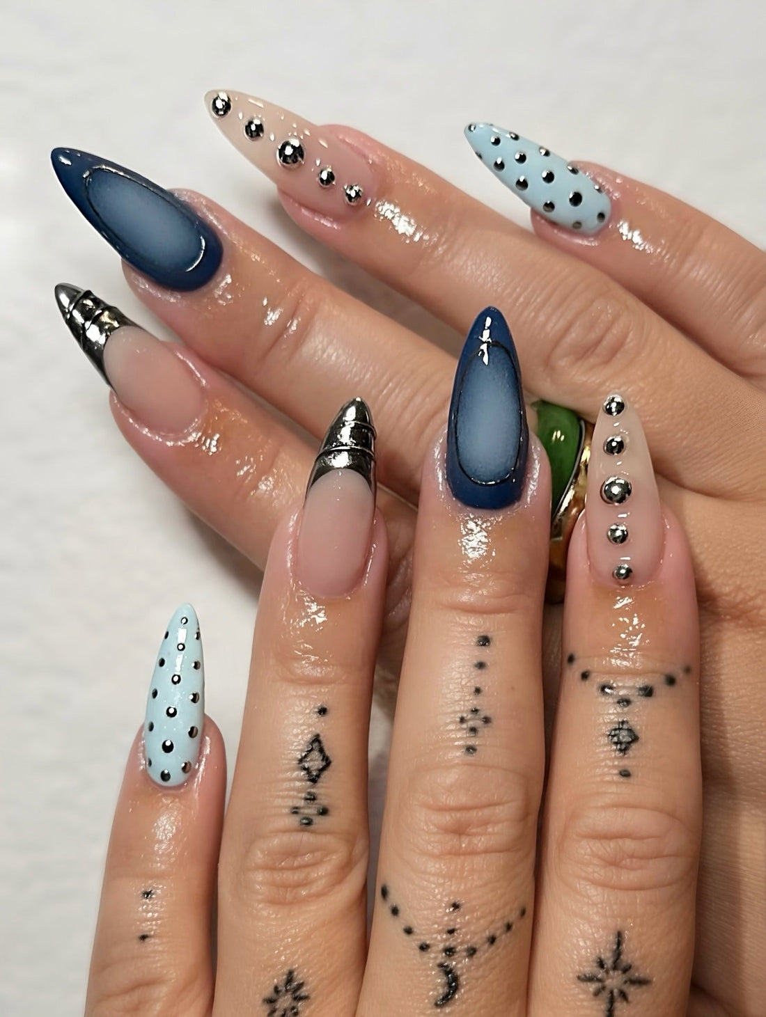 17 Amazing Winter Almond Nail Ideas 2026