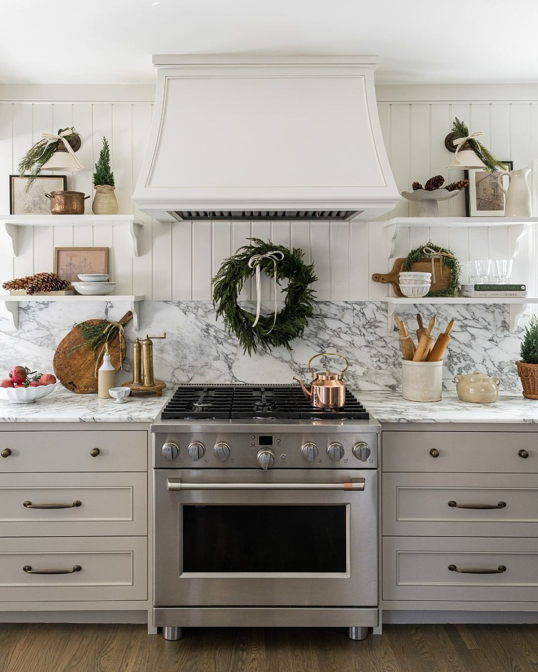 17 Elegant Decorating Ideas For Christmas Kitchen That Elevate Your Space