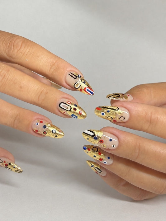 18 Glamorous Glitter Sparkle Nail Ideas