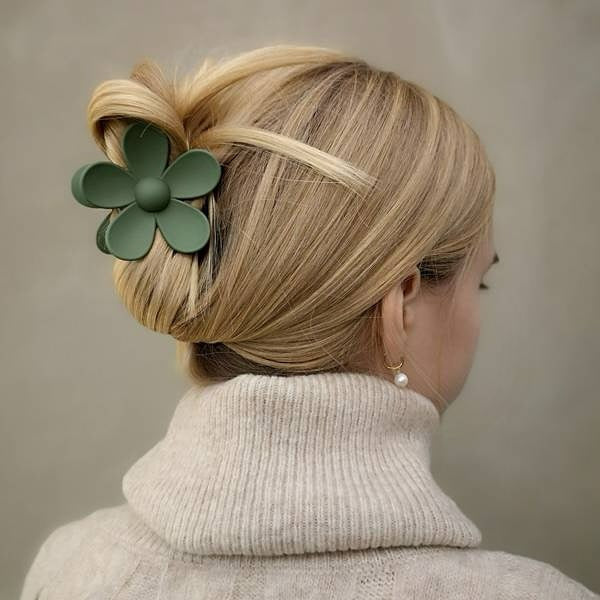 19 Modern Claw Clip Hair Trends
