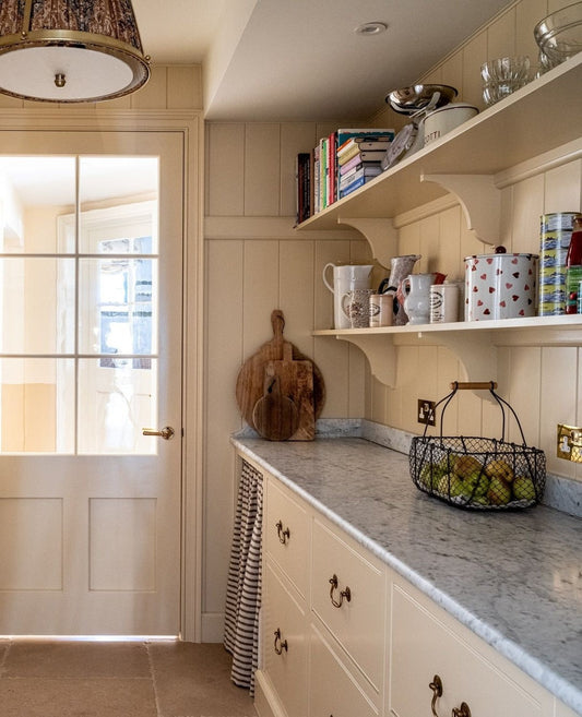 17 Inspiring English Style Kitchen Ideas for a Classic Home