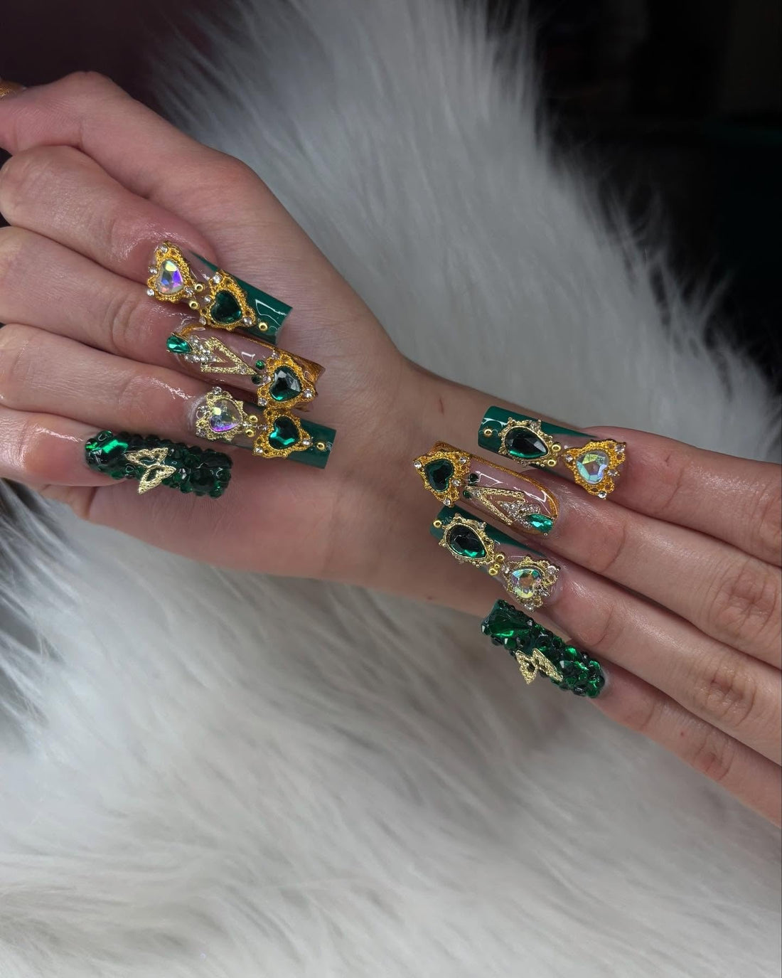 16 Glam Gold and Green Nail Ideas