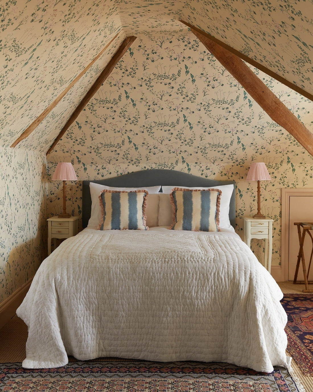 16 Attic Bedroom Ideas for a Fresh New Look