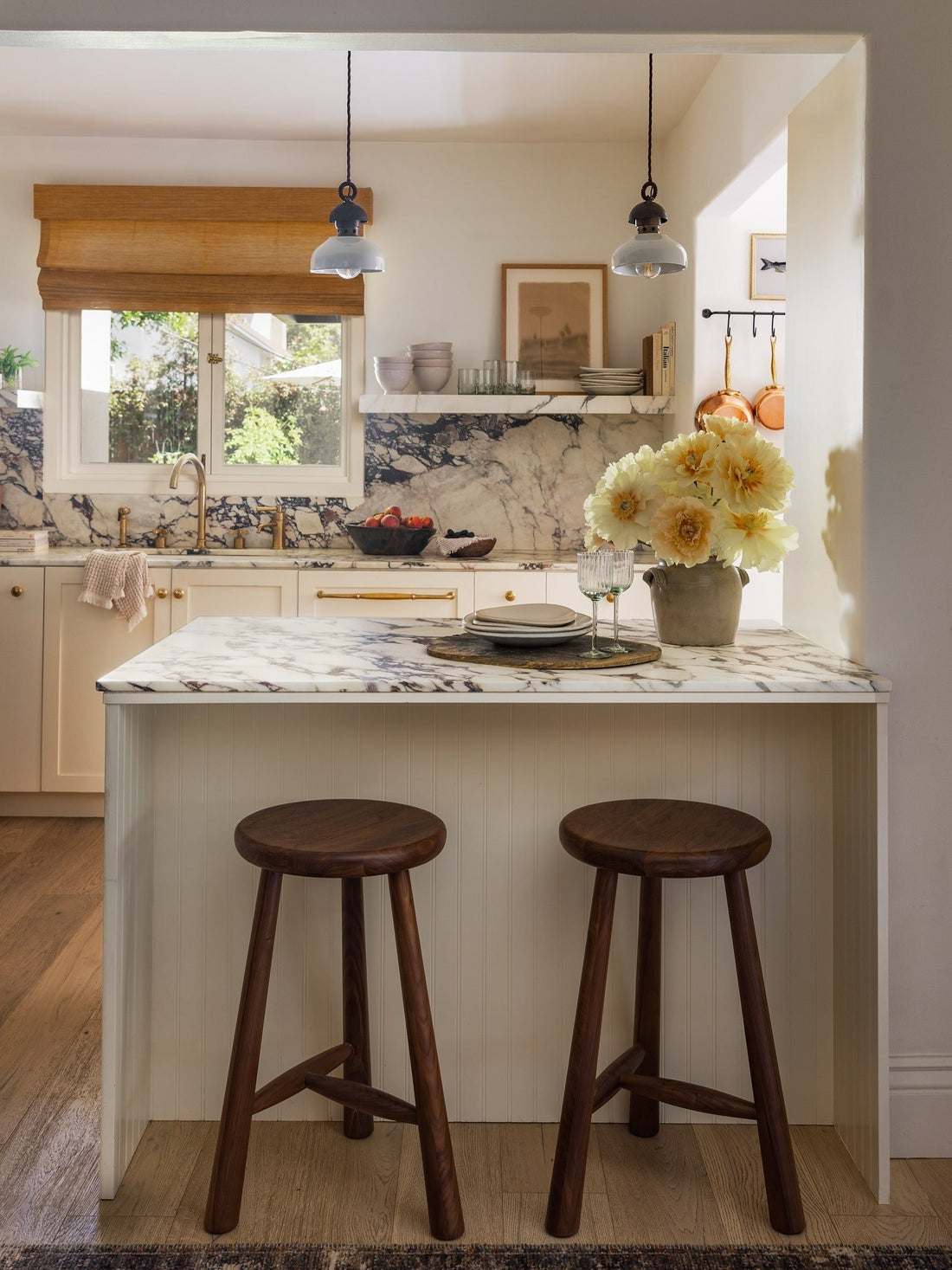 18 Clean & Crisp Light Color Kitchen Ideas