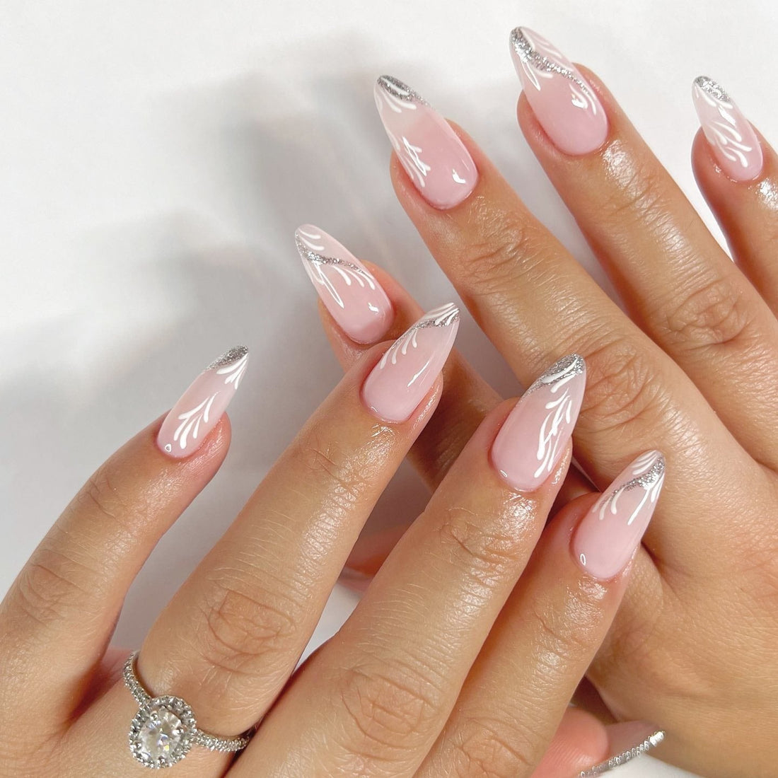 15 Dazzling Silver Glitter Nail Ideas You'll Adore