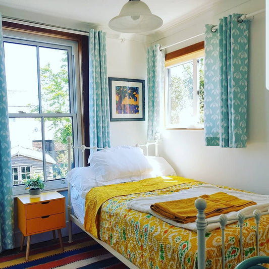 17 Retro Bedroom Ideas That Nail the Vibe