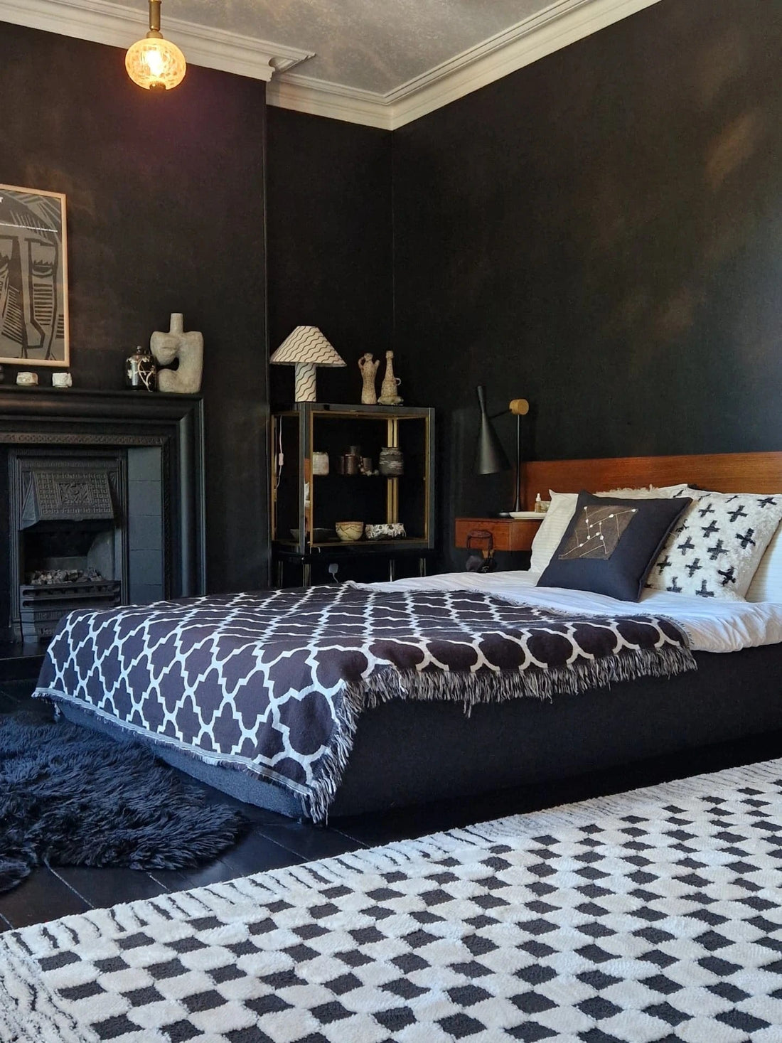 16 High-End Bedroom Ideas With Black Walls