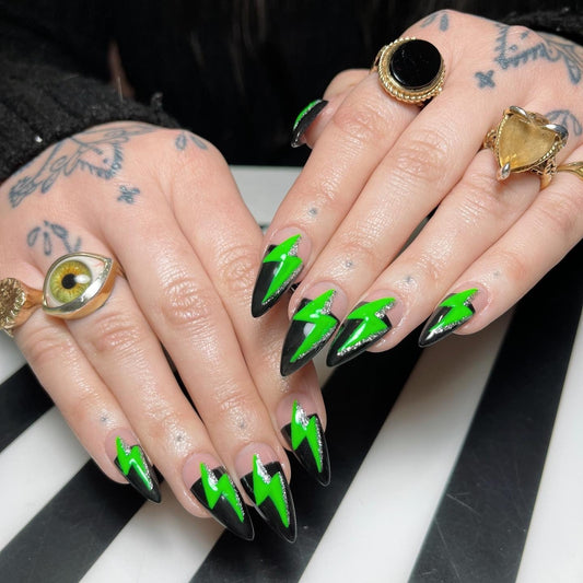 16 Statement Green And Black Nail Ideas