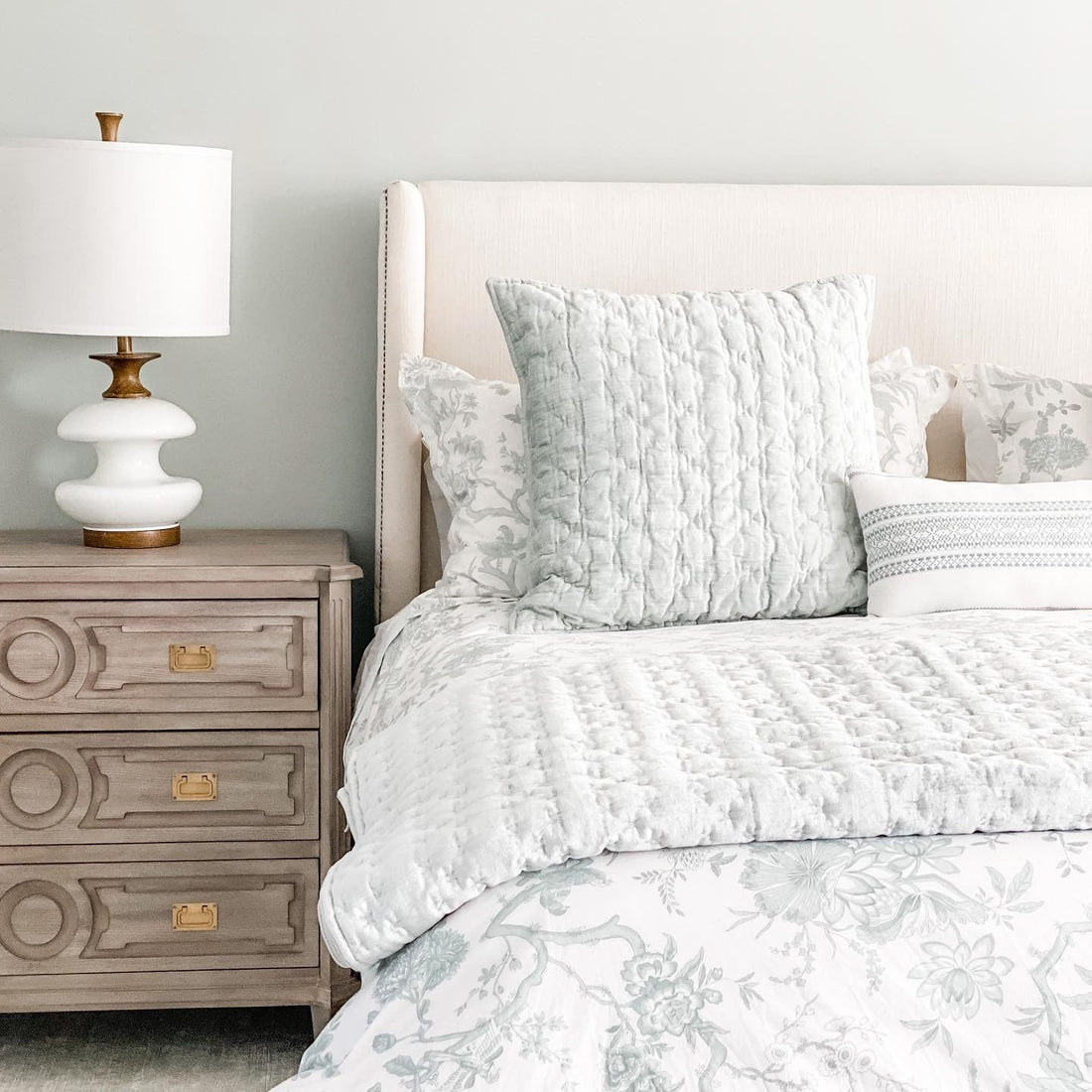 16 Aqua Bedroom Ideas for Soft, Breezy Sophistication